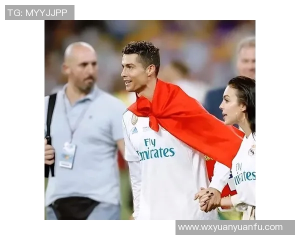 足球明星与妻子甜蜜情侣头像展现爱情与激情的完美结合