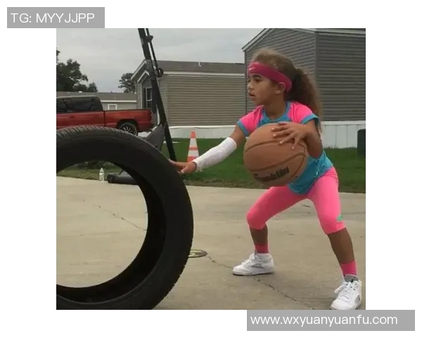 足球明星女儿展现惊人球技精彩踢球视频引发热议与关注