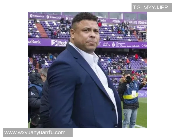 足球明星小罗现状揭秘:从辉煌岁月到如今的生活与挑战 足球明星小罗现状揭秘:从辉煌岁月到如今的生活与挑战